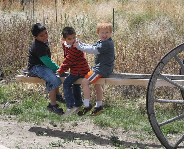 3 boys on the end. Photo by Clint Gilchrist, Pinedale Online.