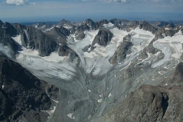 Dinwoody. Photo by Glacier on right. Photo by Rita Donham, Wyoming AeroPhoto LLC..