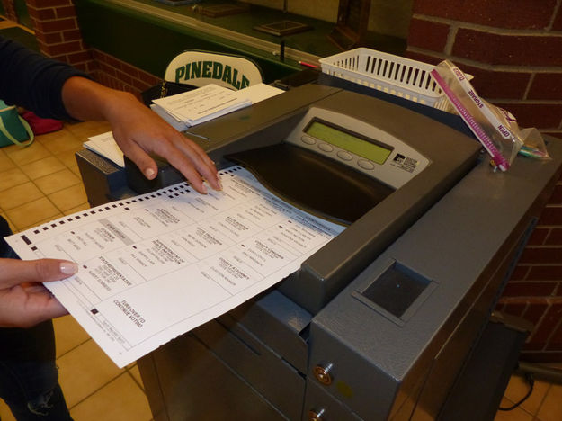 Casting ballot. Photo by Pinedale Online.