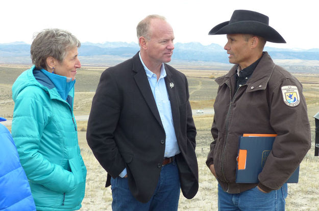 Coming together for sage grouse. Photo by Dawn Ballou, Pinedale Online.