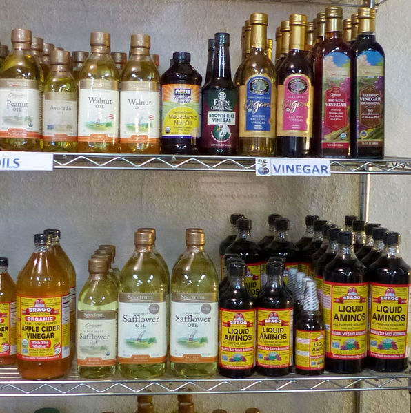 Oils & Vinegars. Photo by Dawn Ballou, Pinedale Online.