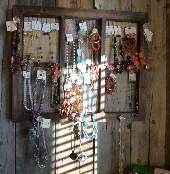 Jewelry and necklaces. Photo by Dawn Ballou, Pinedale Online.