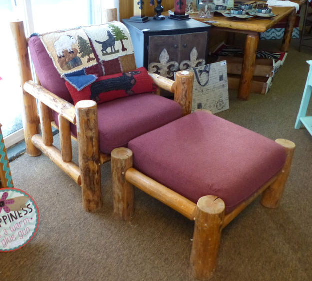 Log chair. Photo by Dawn Ballou, Pinedale Online.