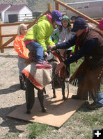 Saddling a horse. Photo by Pinedale Online.