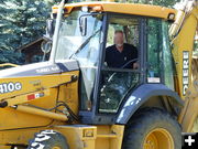 Mayor  Bob driving backhoe. Photo by Pinedale Online.