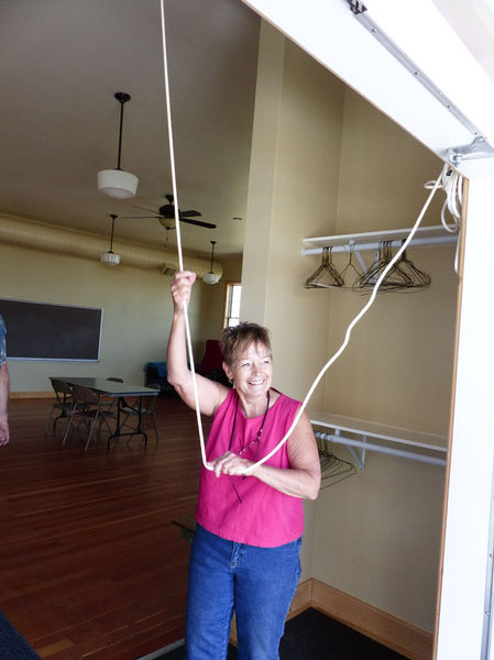 Ringing the bell. Photo by Dawn Ballou, Pinedale Online.