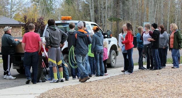 Park cleanup crew. Photo by Town of Pinedale.