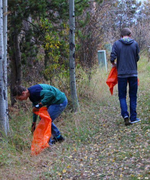 Park cleanup volunteers. Photo by Town of Pinedale.