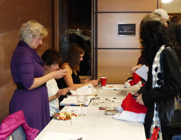 Registration table. Photo by Dawn Ballou, Pinedale Online.