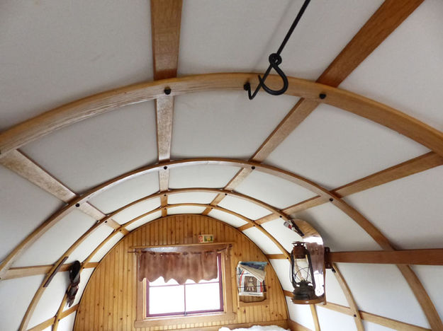 Ceiling bows. Photo by Dawn Ballou, Pinedale Online.