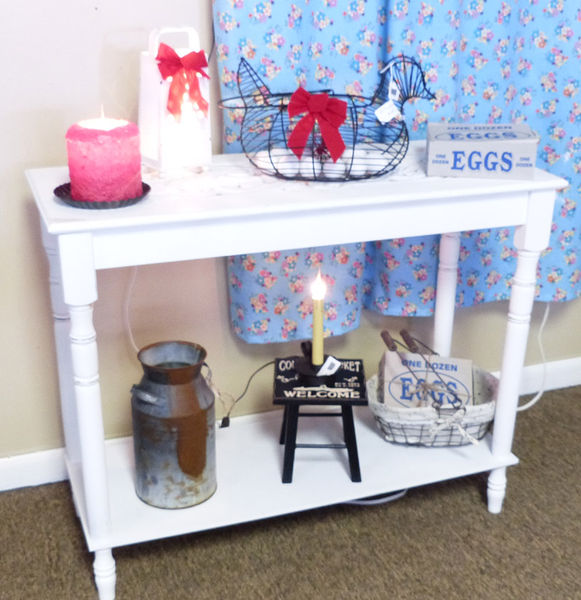 Side table. Photo by Dawn Ballou, Pinedale Online.