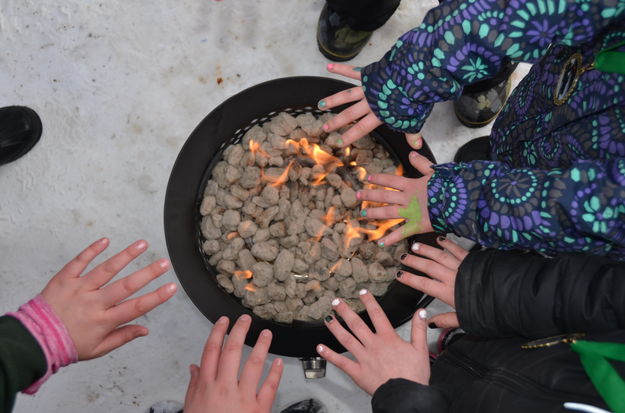 Warming Hands. Photo by Terry Allen, Pinedale Online.