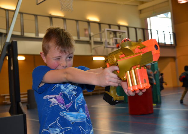 Ryder Takes Aim. Photo by Terry Allen, Pinedale Online.