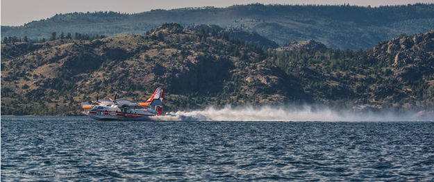 Filled and gaining airspeed. Photo by Arnold Brokling.