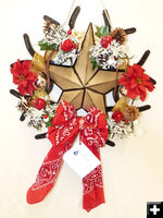 Dennis Trucking wreath. Photo by Dawn Ballou, Pinedale Online.