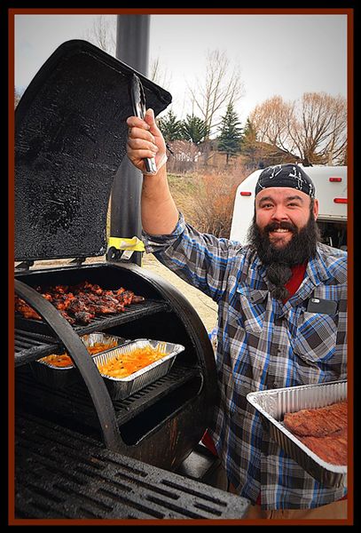 Smoked Mac & Cheese and Wings. Photo by Terry Allen.