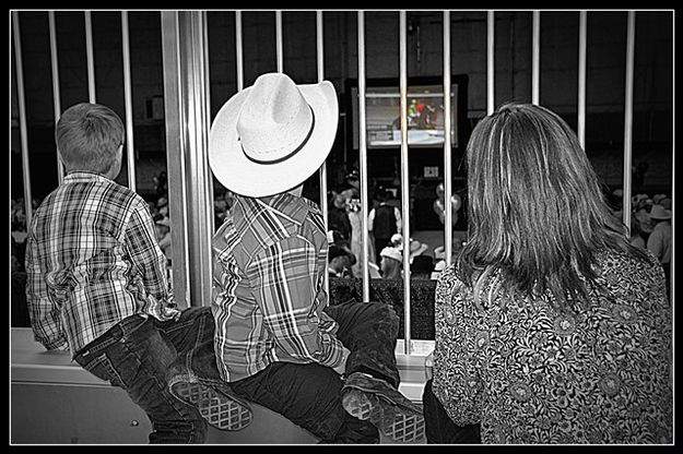 Mom and Sons Watch Derby. Photo by Terry Allen.