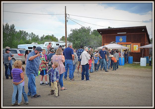 4-H Burger Line. Photo by Terry Allen.