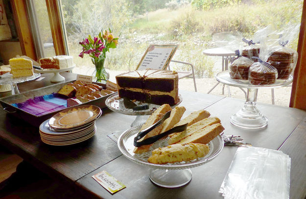 Cakes. Photo by Dawn Ballou, Pinedale Online.