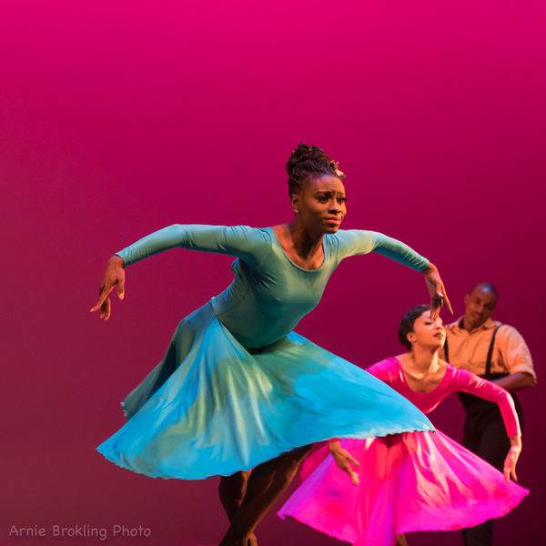 Lady dancers. Photo by Arnold Brokling.