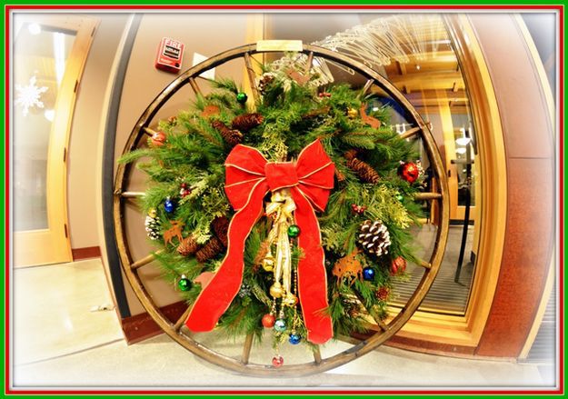 Mountain Man Christmas Wreath Auction. Photo by Terry Allen.