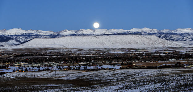 Super Moon. Photo by Pete Arnold.