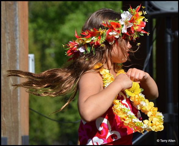 Flying Hula Girl. Photo by Terry Allen.