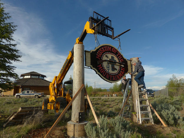 Replacing the sign. Photo by Sublette County Historical Society.