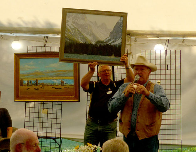 Dave Stephens Auctioneer. Photo by Dawn Ballou, Pinedale Online.