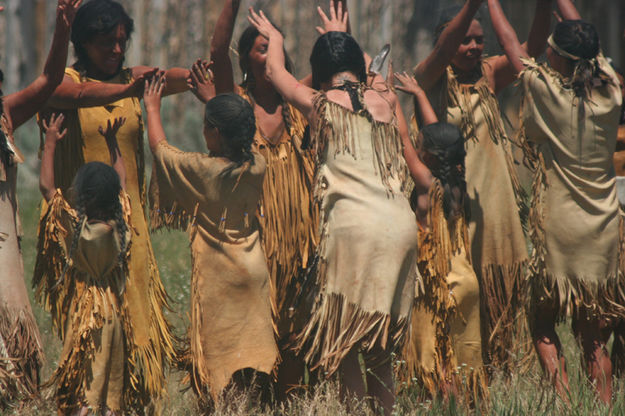 Indian dance. Photo by Clint Gilchrist, Pinedale Online.