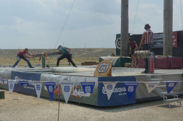 Sawing Competition. Photo by Dawn Ballou, Pinedale Online.