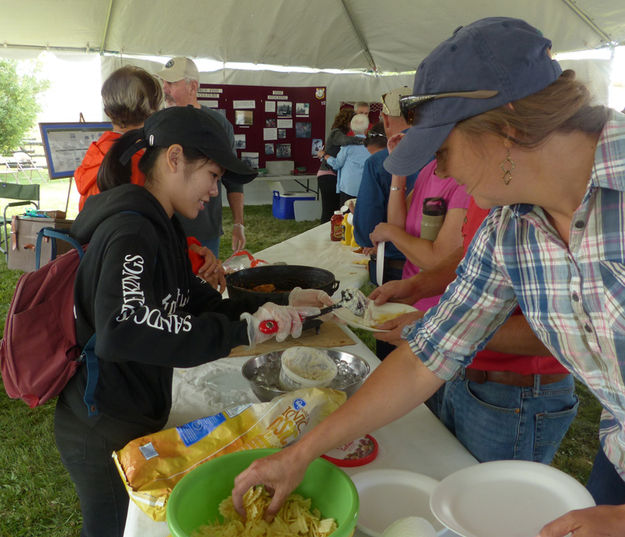 Food line. Photo by Dawn Ballou, Pinedale Online.