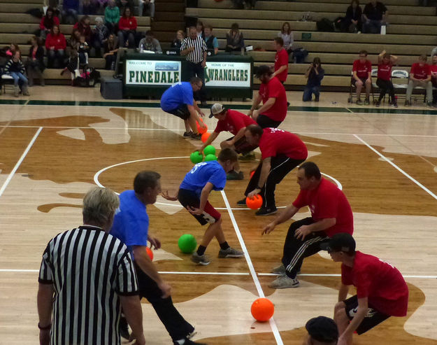 Grabbing the balls. Photo by Dawn Ballou, Pinedale Online.