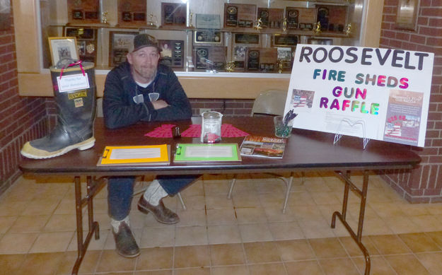 Gun Raffle. Photo by Dawn Ballou, Pinedale Online.