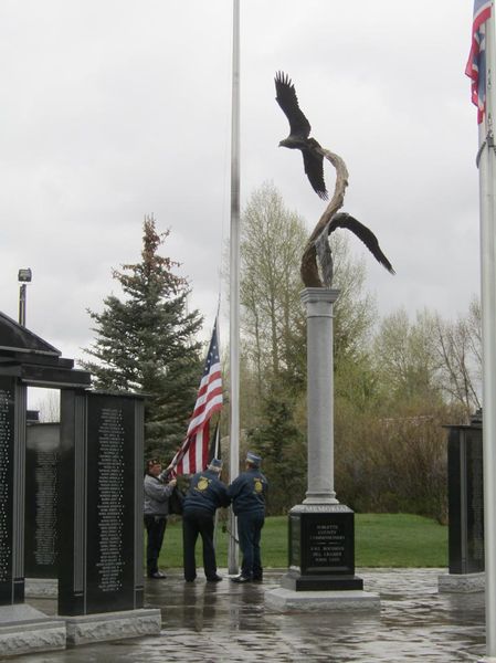 Raising the flag. Photo by Dawn Ballou, Pinedale Online.