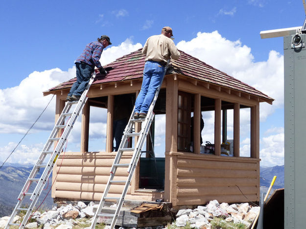 Working on the roof. Photo by Dawn Ballou, Pinedale Online.