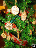 Wood ornaments. Photo by Dawn Ballou, Pinedale Online.
