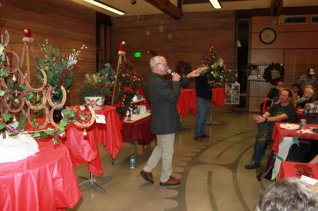 Auctioneer Jay Fear. Photo by Joy Ufford.