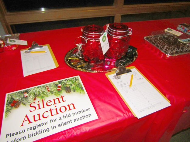 Silent Auction. Photo by Dawn Ballou, Pinedale Online.