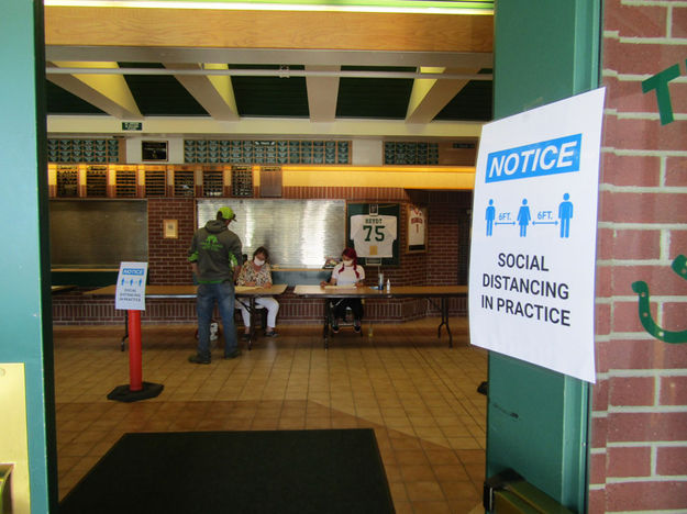 Voting with Social Distancing. Photo by Dawn Ballou, Pinedale Online.