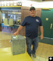 Casting a ballot. Photo by Dawn Ballou, Pinedale Online.