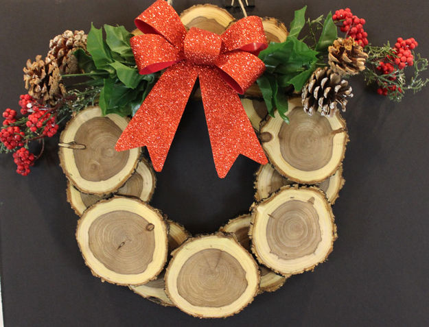 Wooden Wreath. Photo by Pinedale Online.