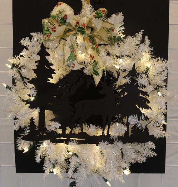 White Wreath with Deer. Photo by Pinedale Online.