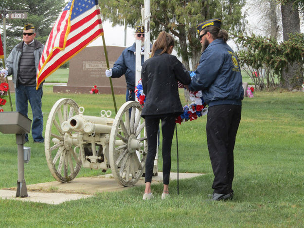 American Legion Wreath. Photo by Dawn Ballou, Pinedale Online.