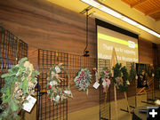 Wreath Auction. Photo by Pinedale Online.
