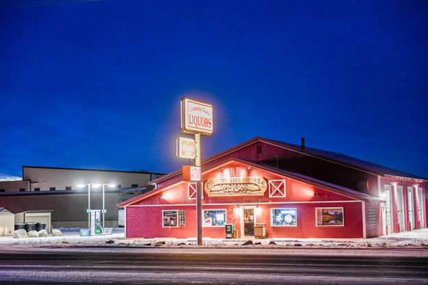 Country Lane Liquor. Photo by Arnie Brokling.