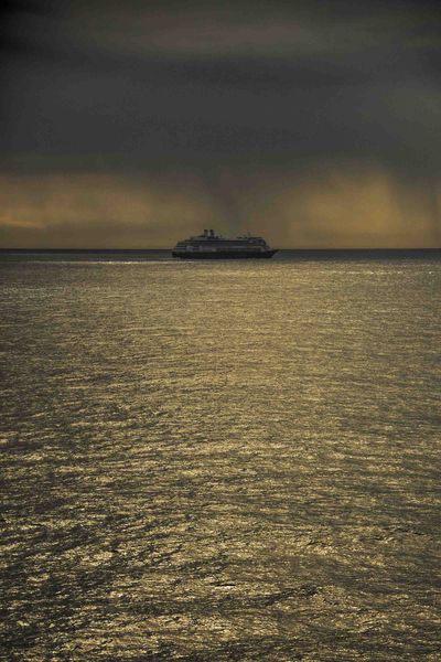 Ship Underway. Photo by Dave Bell.