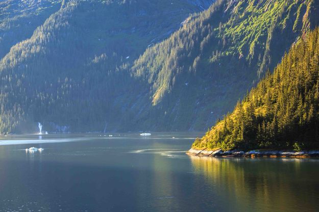 Entering 30-mile Tracy Arm Fjord. Photo by Dave Bell.