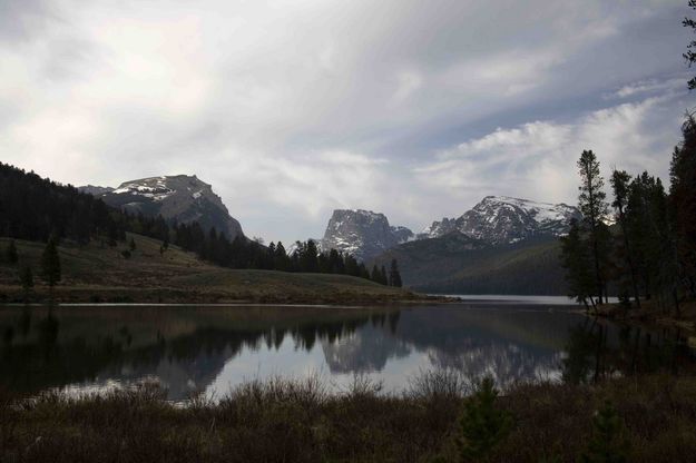 Lower Green River Lake and Peaks. Photo by Dave Bell.