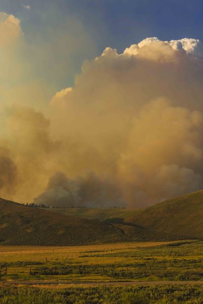 Towering Smoke Cloud. Photo by Dave Bell.